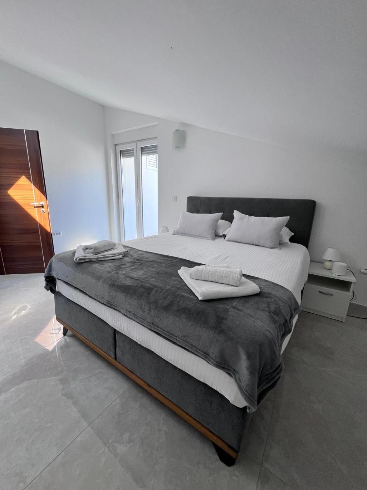 Seascape Deluxe Residence Pjescana Uvala Extérieur photo